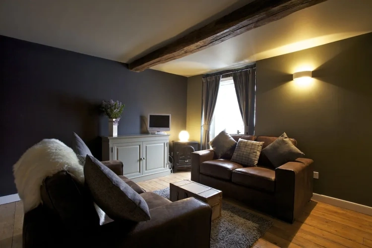 2 Bedrooms Cottage