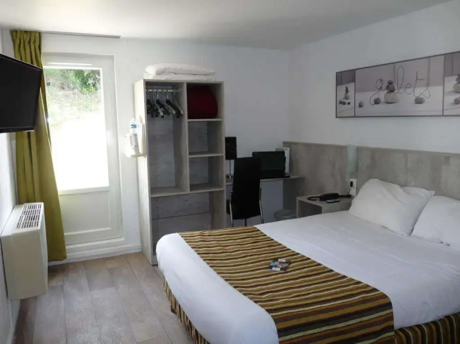 Brit Hotel Bosquet