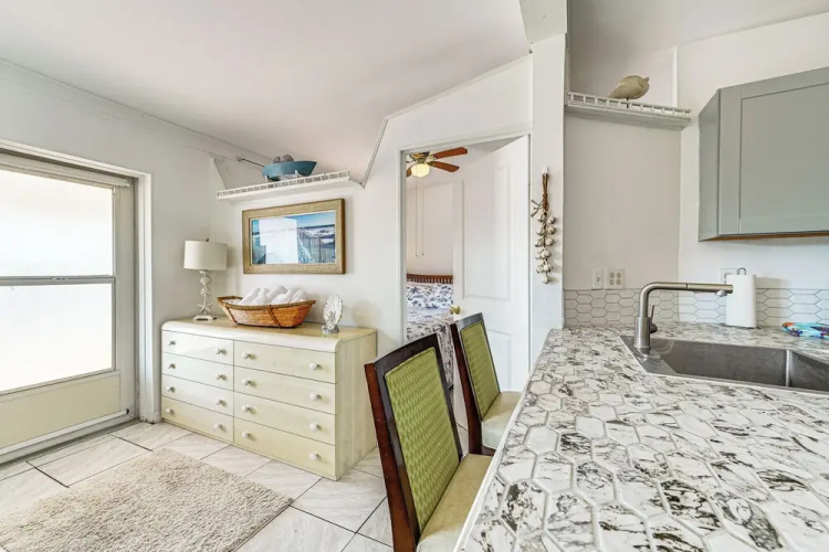 1 Mi to Hudson Beach: Waterfront Apt w/ Dock