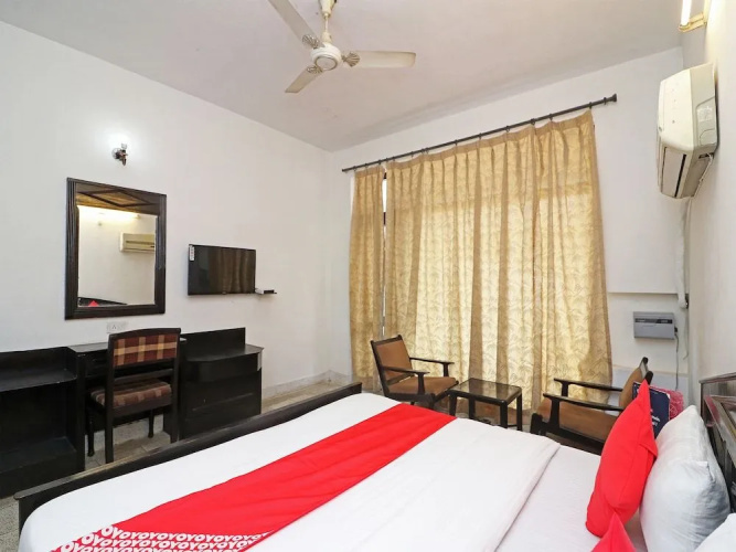 OYO 26825 Corbett Inn