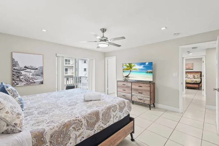 Beach, Pool; Las Olas Getaway