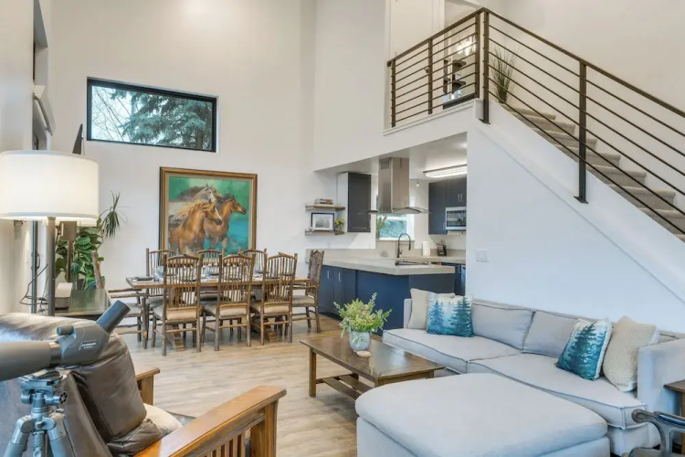 Mountain-view Home Near Hiking in Alpine!