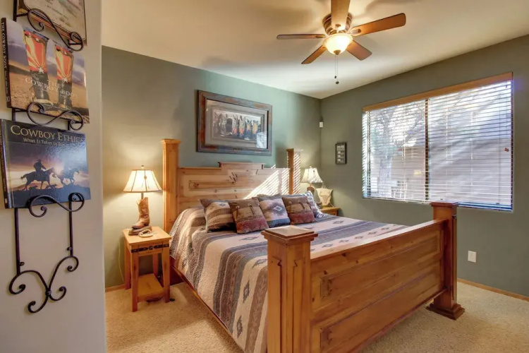 On-site Trails & Deck: Show Low Cabin!