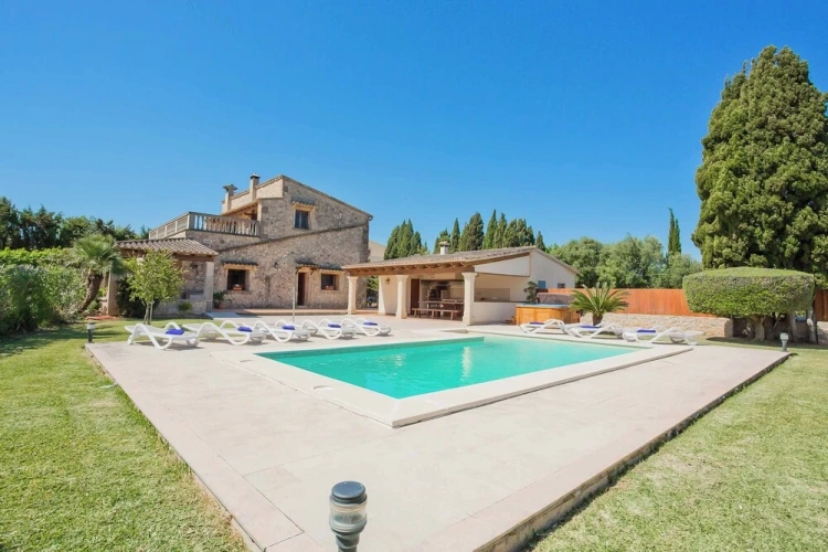 4 Bedrooms Villa with balcony
