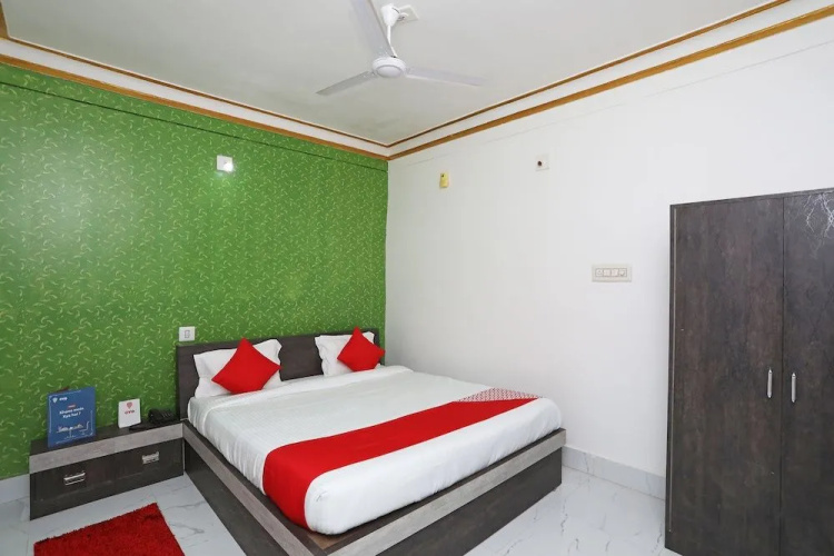 OYO 18686 Aradhya Residency