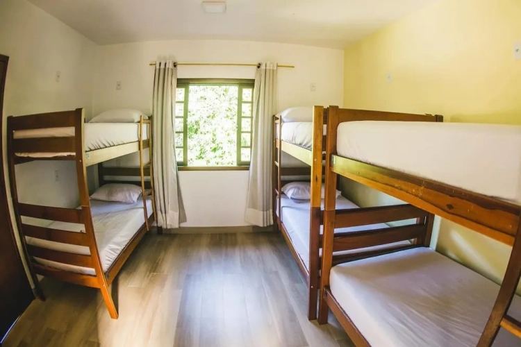 6 Bedrooms Bed in Dorm