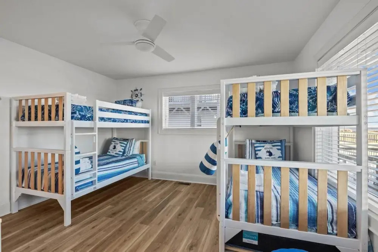 Seabiscuit 5 Bedroom Home by RedAwning