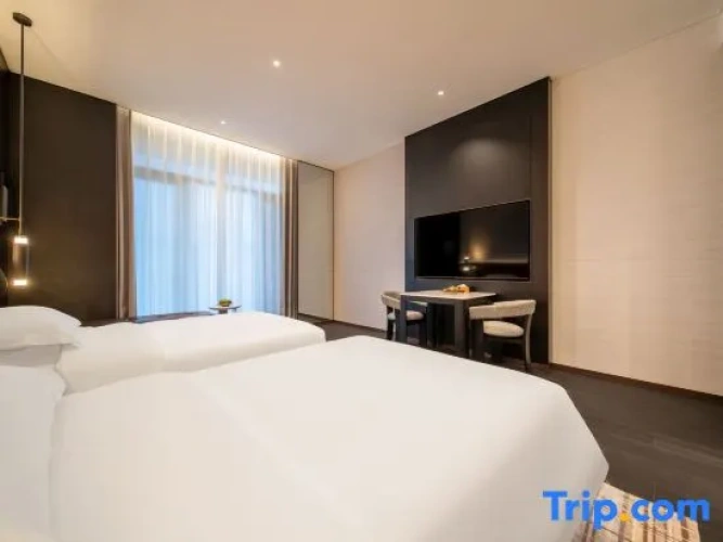 Standard Twin room with lake view