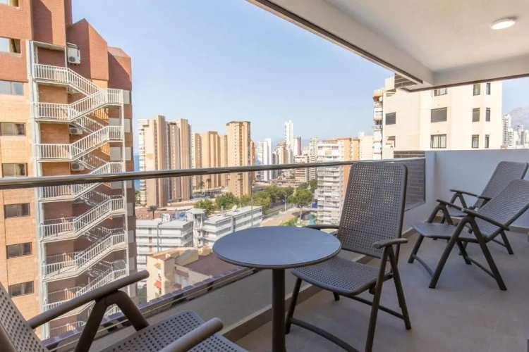 2 Bedrooms Quadruple Apartment with balcony