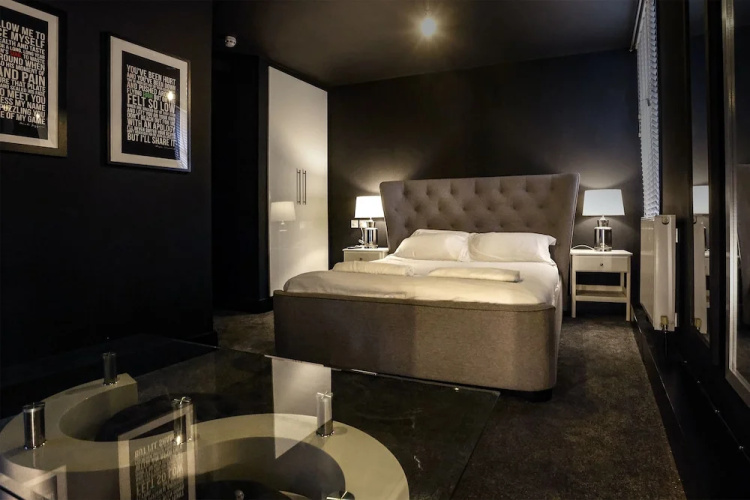 the sea lounge accommodation