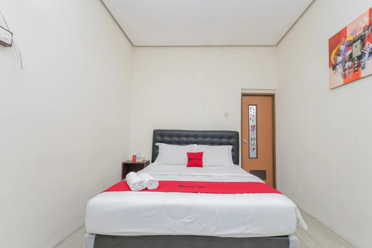 RedDoorz @ WR. Supratman Batu