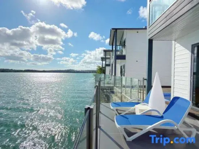 lake view apartment