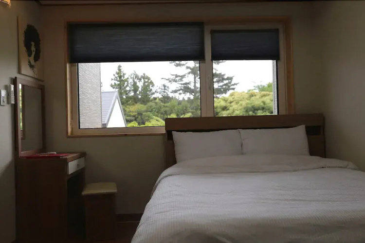Jeju Batdol Guesthouse