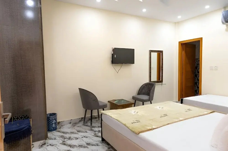 Serene Elegance Hotel