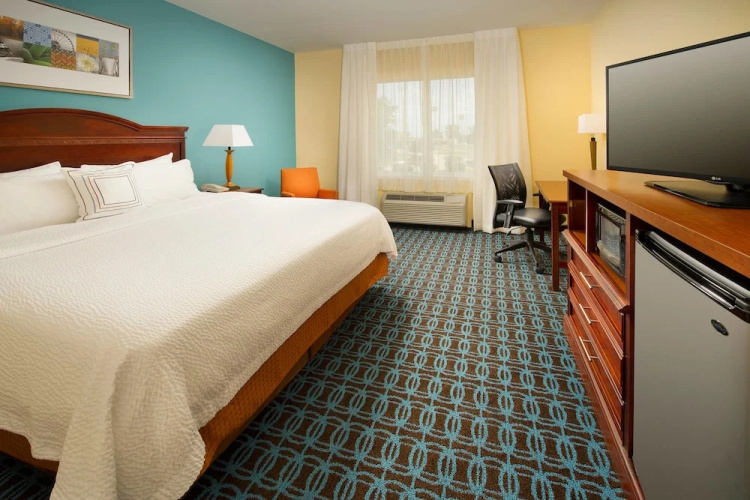 Fairfield Inn & Suites Marshall