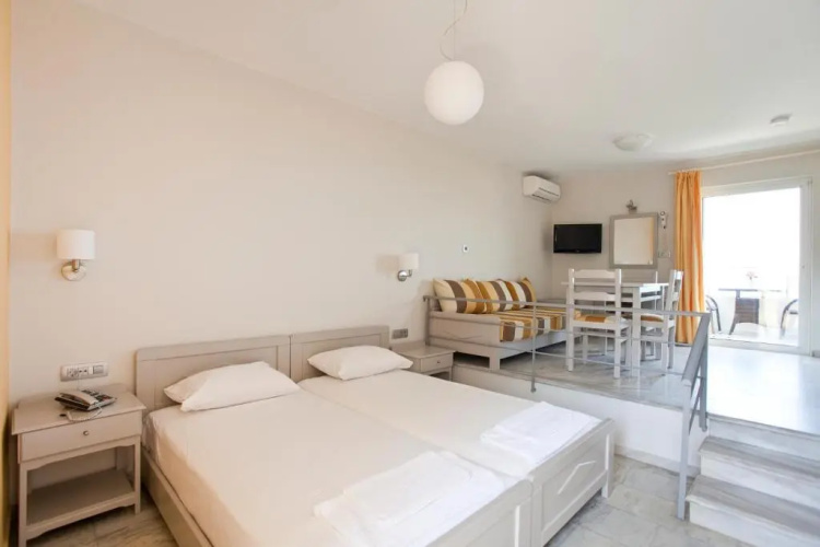 Phaedra Hotel