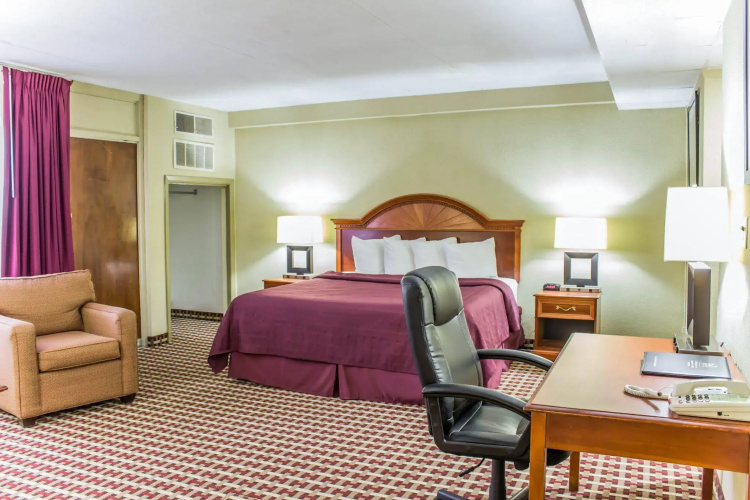Rodeway Inn & Suites