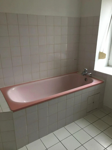 Au Pied De La Roche