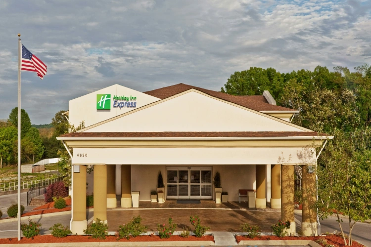 Holiday Inn Express Hotel & Suites Chattanooga-Hix