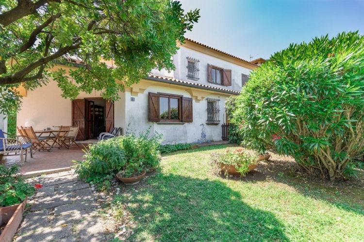 4 Bedrooms Cottage