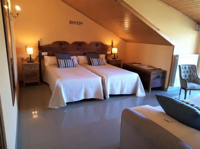Standard Triple room