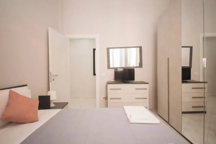 Rome Flat 42 by Ghor