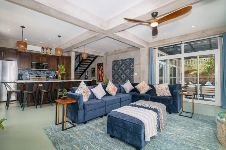 Conmigos 6 Bedroom Beachfront Villa
