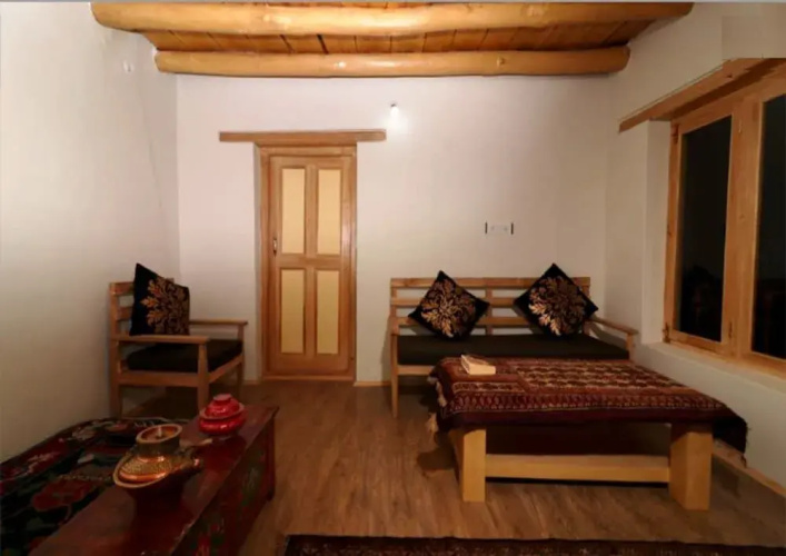 Chomal Huts