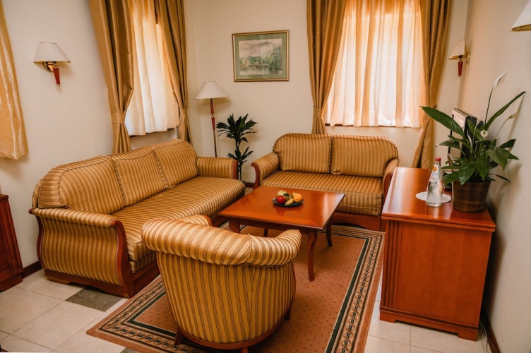 Deluxe Suite