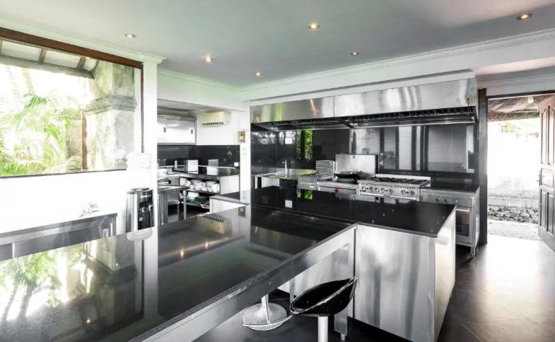 Villa ManisOver view