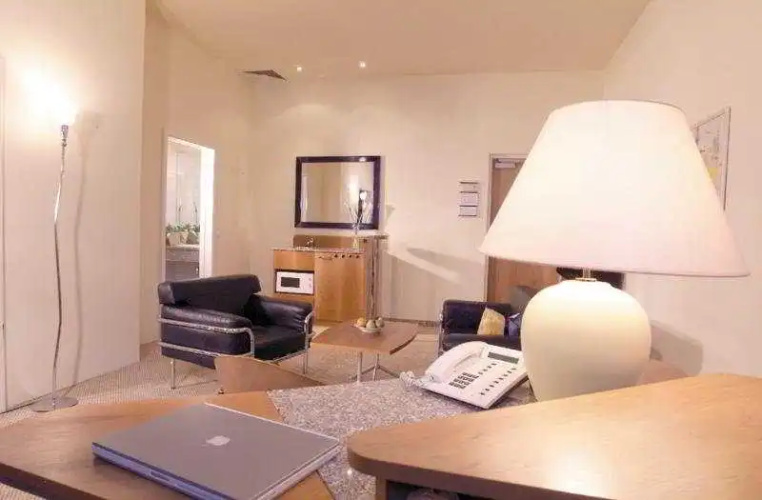 Starlight Suites Metropolis Center