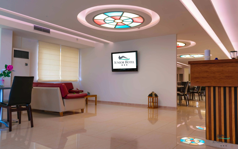 Junior Hotel