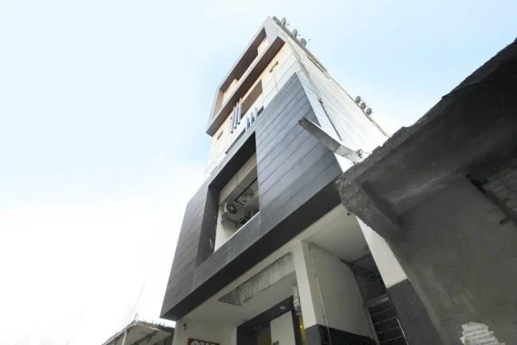 OYO 62820 Hotel Sanfot