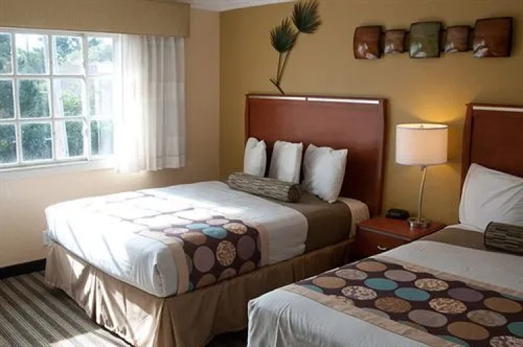 Deer Haven Inn & Suites