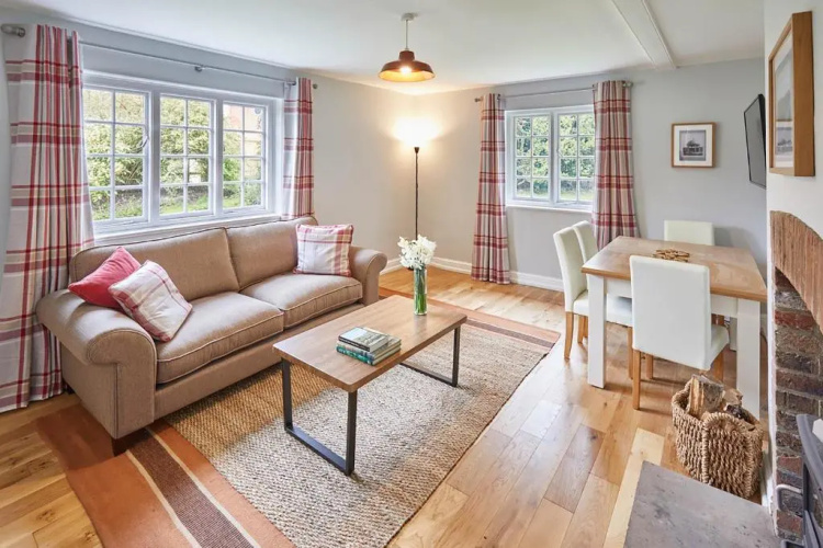 Host Stay Gardeners Cottage