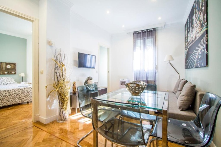 2 Bedrooms Apartment