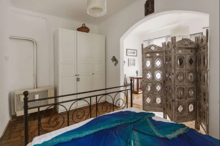BPM - Beautiful Real Home In the Center