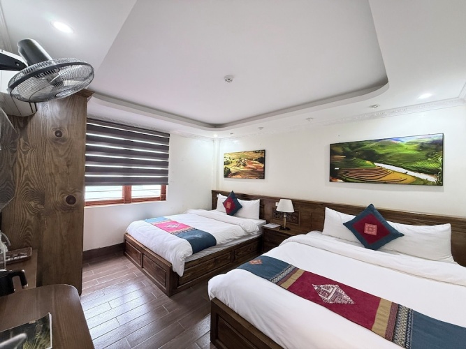 Standard Triple room with city view