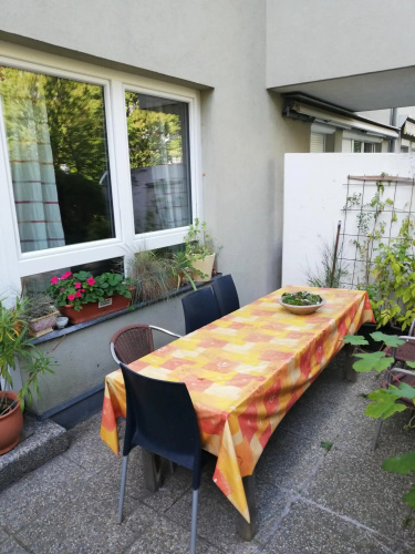 Room in maisonette with garden, parking place