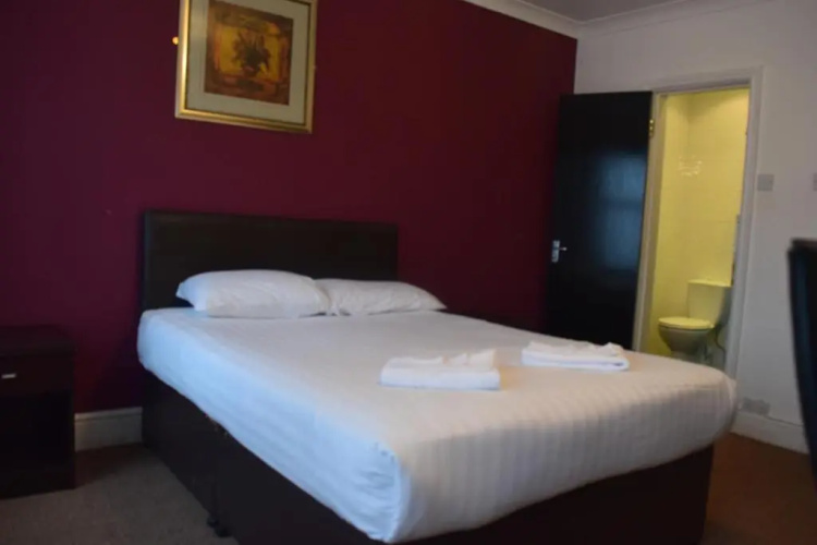 Rossmore Hotel