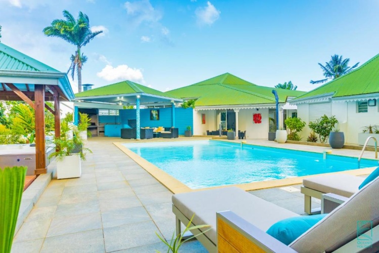 5 Bedrooms Cottage