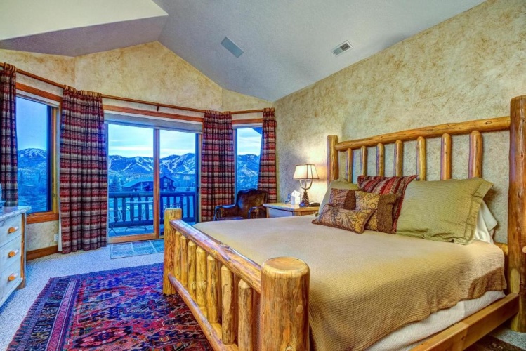 4 Bedrooms Apartment