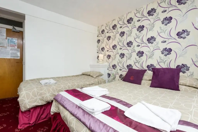 Standard Triple room