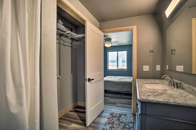 Spacious Saratoga Condo w/ Mountain Views!