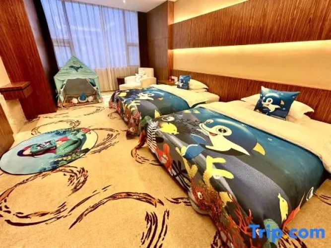 Quadruple Family Suite