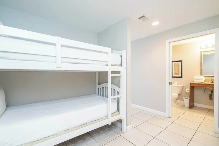 Beachfront Haven 2 BDR Kid-friendly Resort!