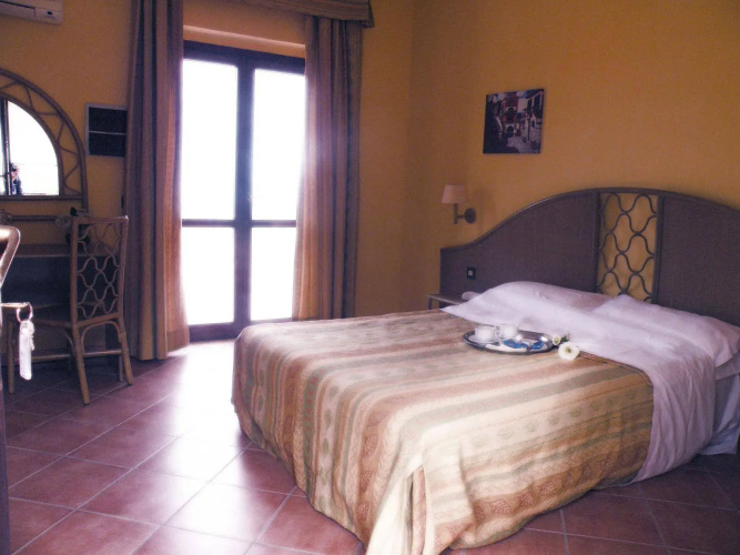 Villaggio Porto Rhoca