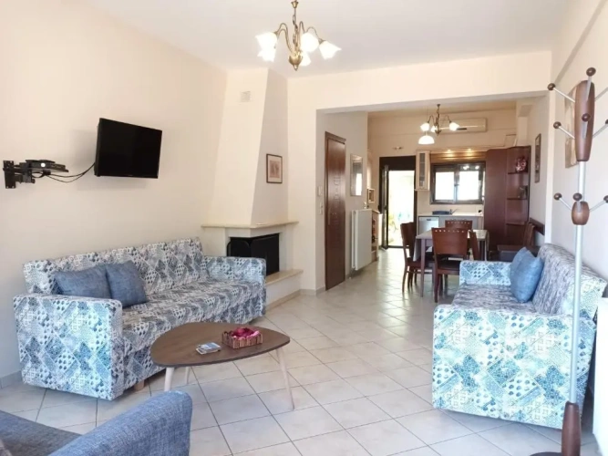 2 Bedrooms Villa