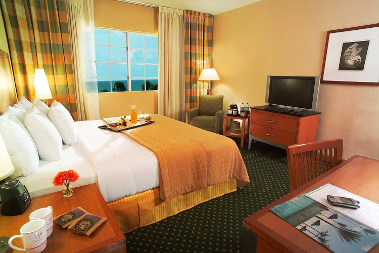 Kimpton Surfcomber Hotel by IHG