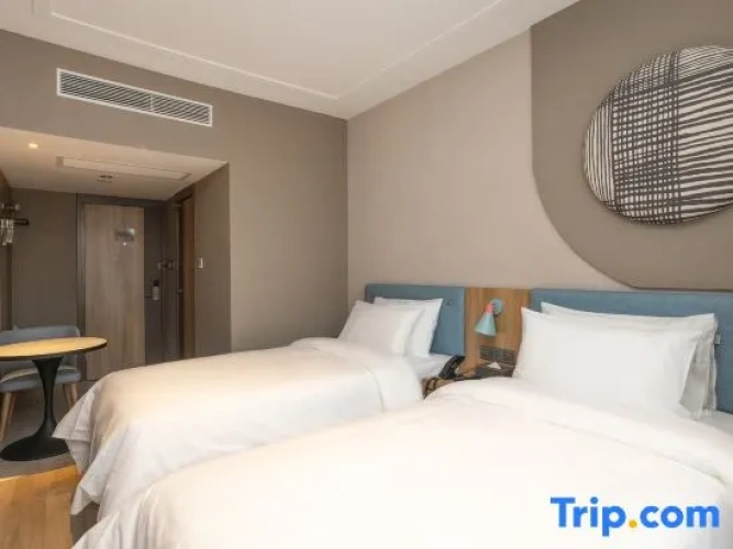 Standard Double room with street view